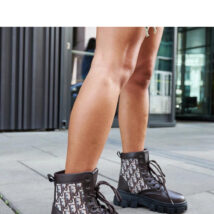 Brązowe botki z ozdobnymi napisami Madelene – Solea