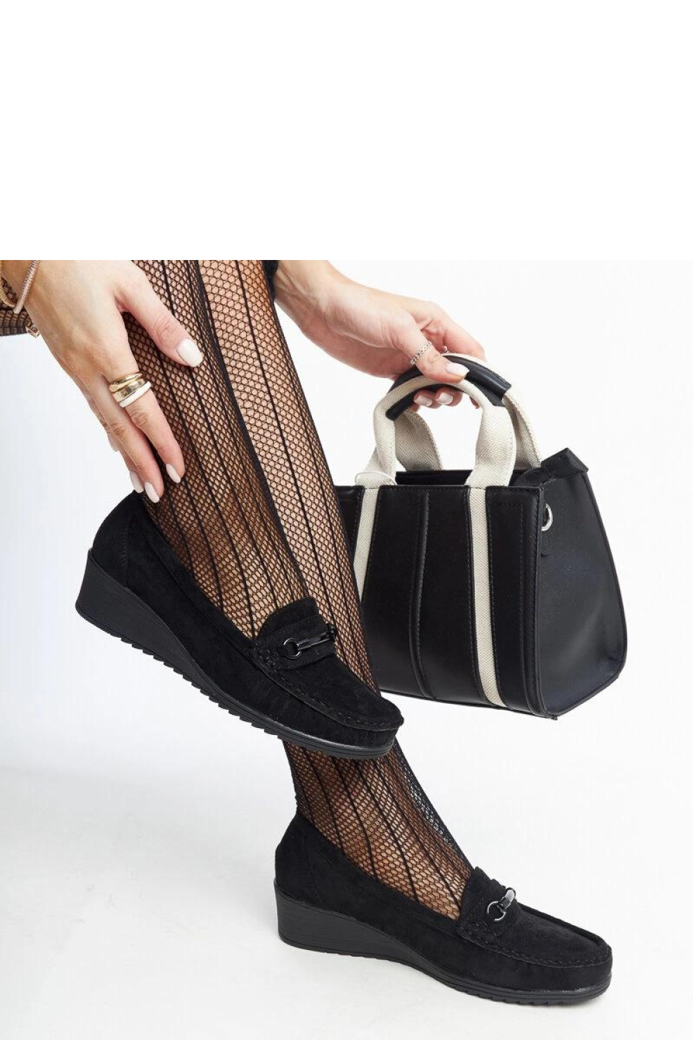 Czarne mokasyny na koturnie Amela - Solea - obrazek 2