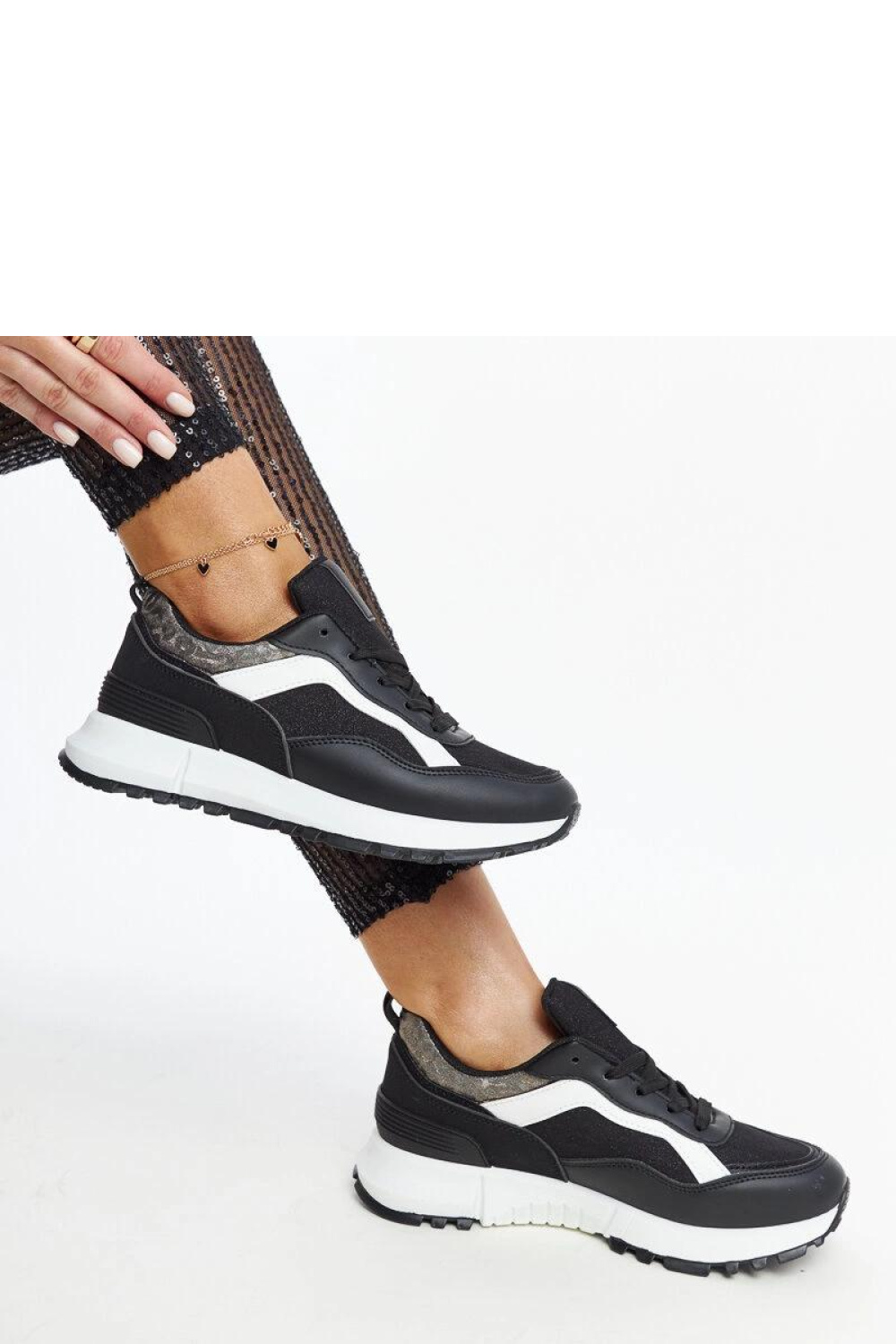 Czarne sneakersy na platformie z brokatem Evelia - Solea - obrazek 2