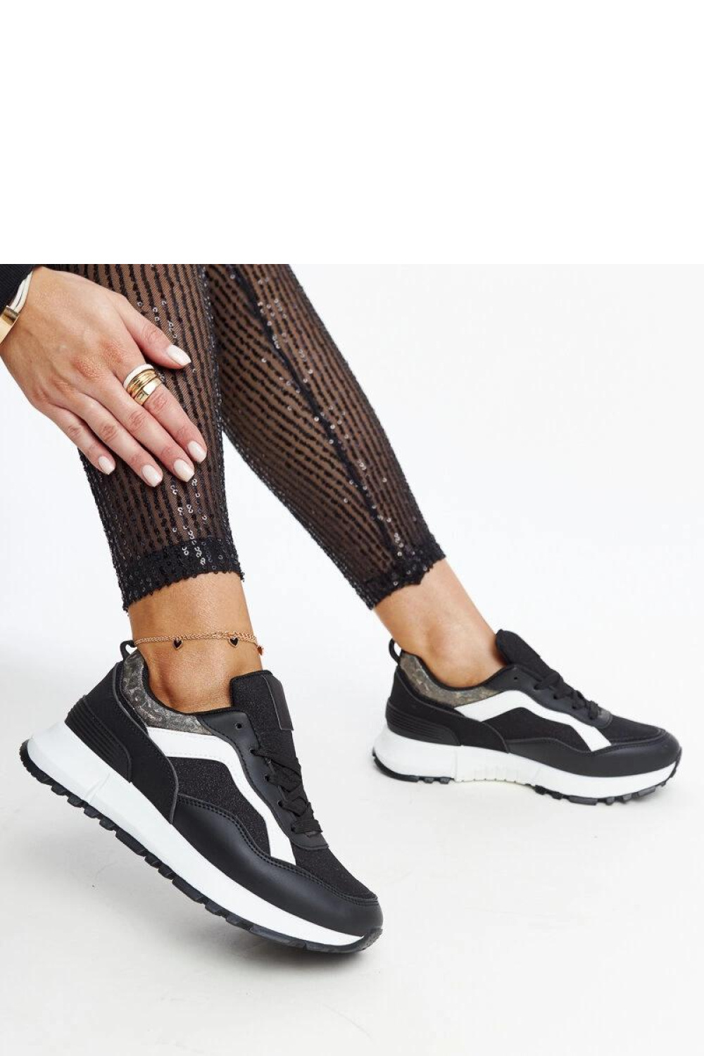 Czarne sneakersy na platformie z brokatem Evelia - Solea - obrazek 3