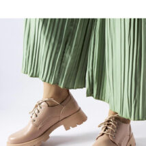 Beżowe półbuty o matowym wykończeniu Charleston – Solea