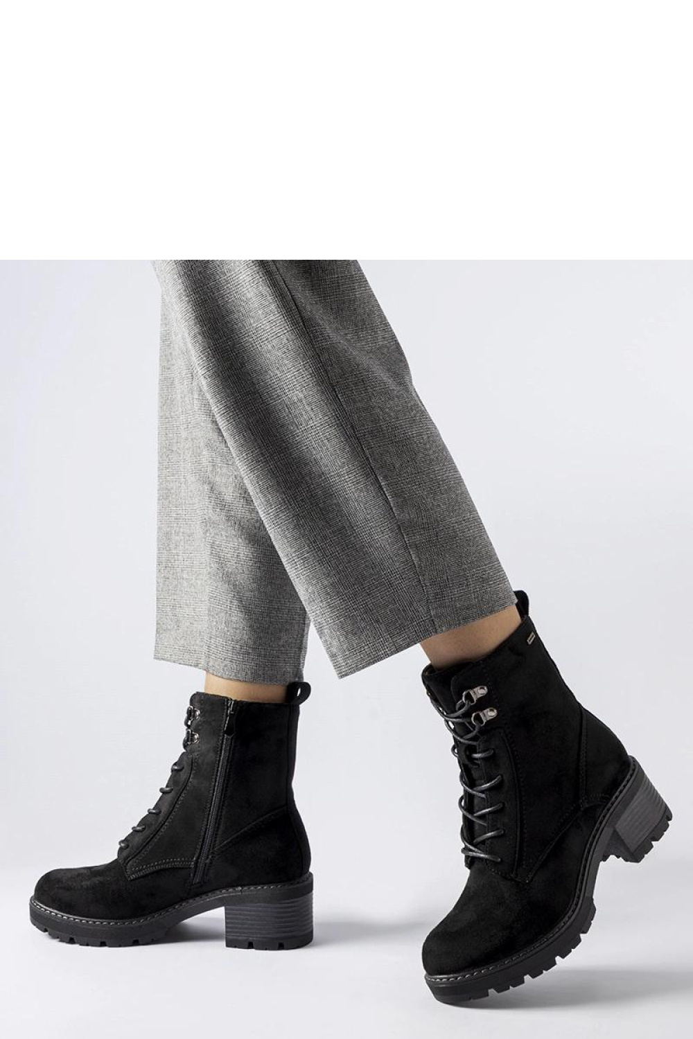 Czarne wiązane botki na klocku Clementina - Solea - obrazek 3