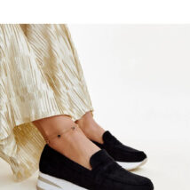 Czarne perforowane półbuty Muna – Solea