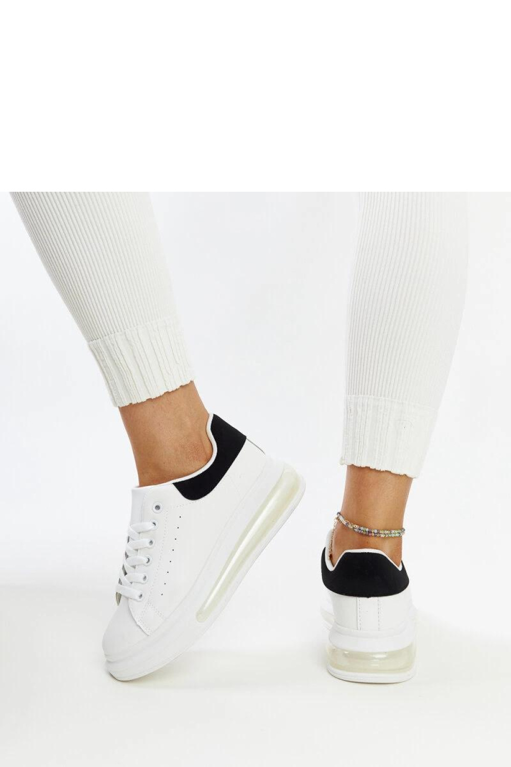 Białe sneakersy na wysokiej podeszwie Zrina - Solea - obrazek 4