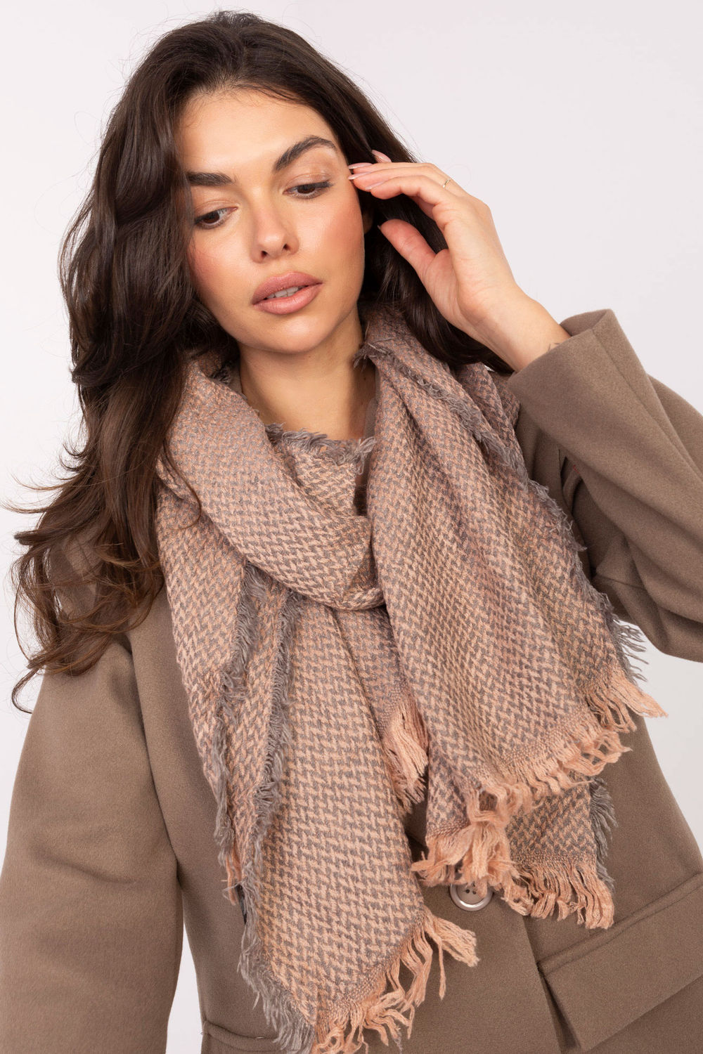 Szalik Model AT-SZ-S-8372.65 Light Pink - AT - obrazek 4