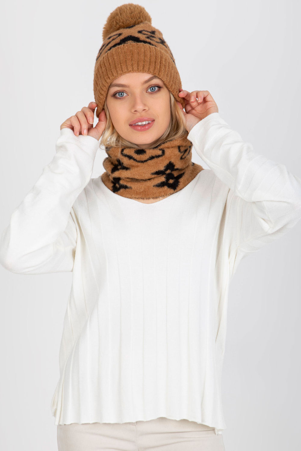 Czapka Damska Model AT-CZ-CM-317.85 Camel - AT