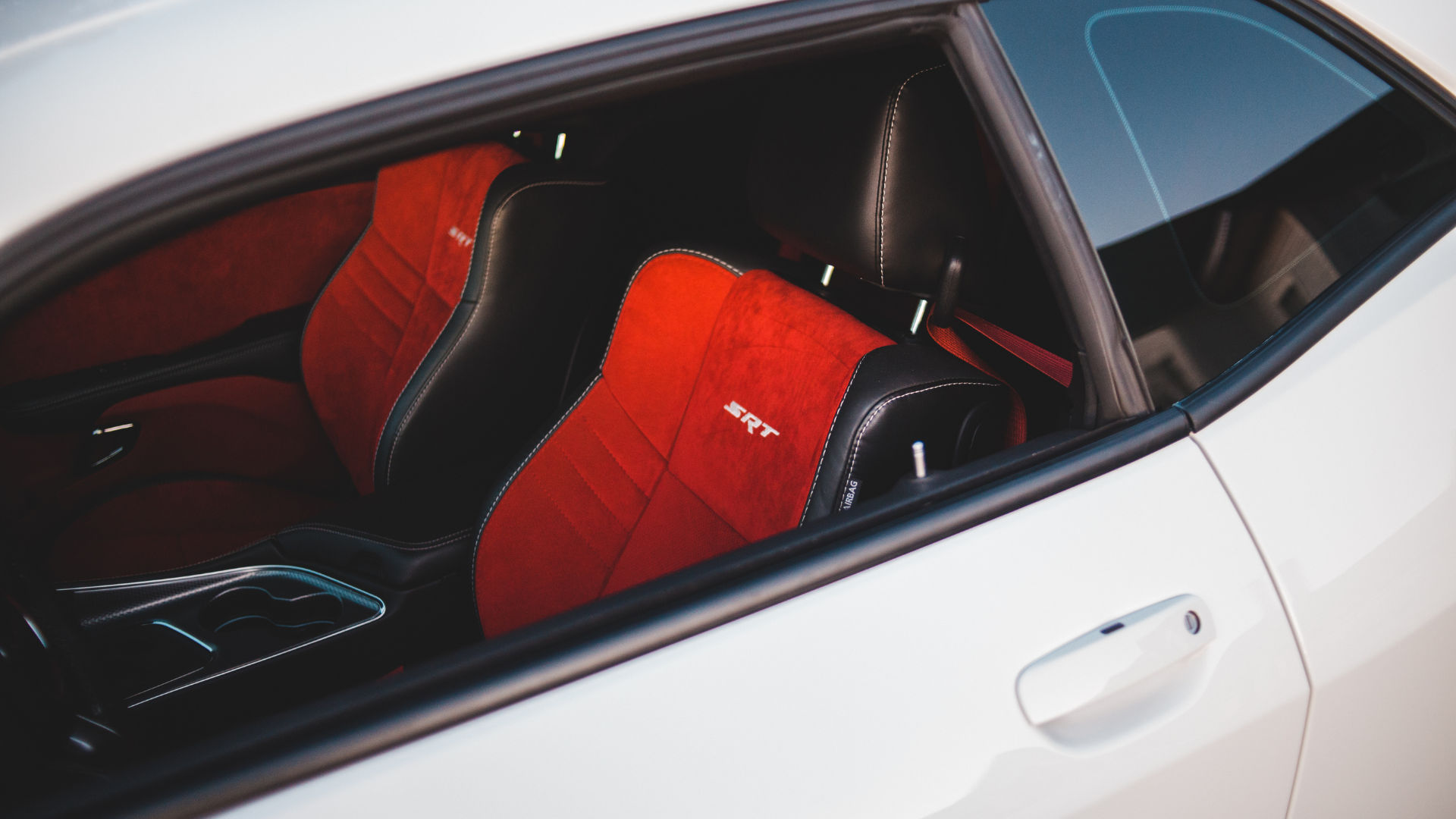 Jak wyposażyć auto w praktyczne akcesoria, które naprawdę ułatwiają codzienną jazdę? – Wrocław